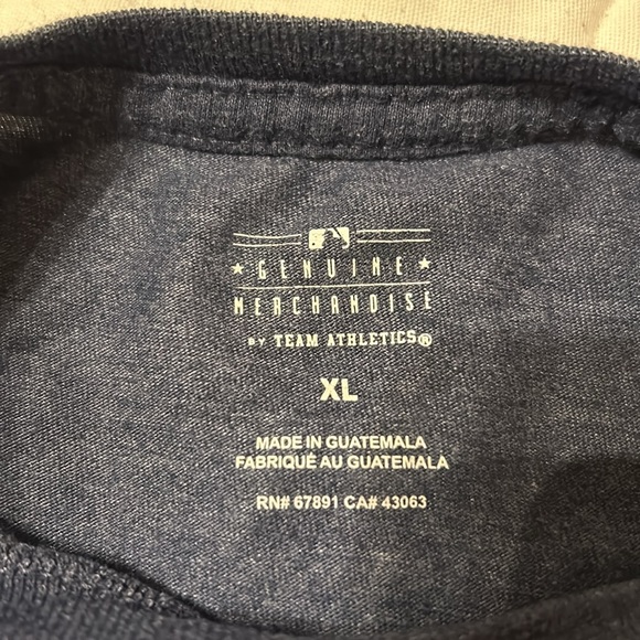 Preowned Navy Blue MLB Youth T-Shirt. Good Condition! - Picture 3 of 4